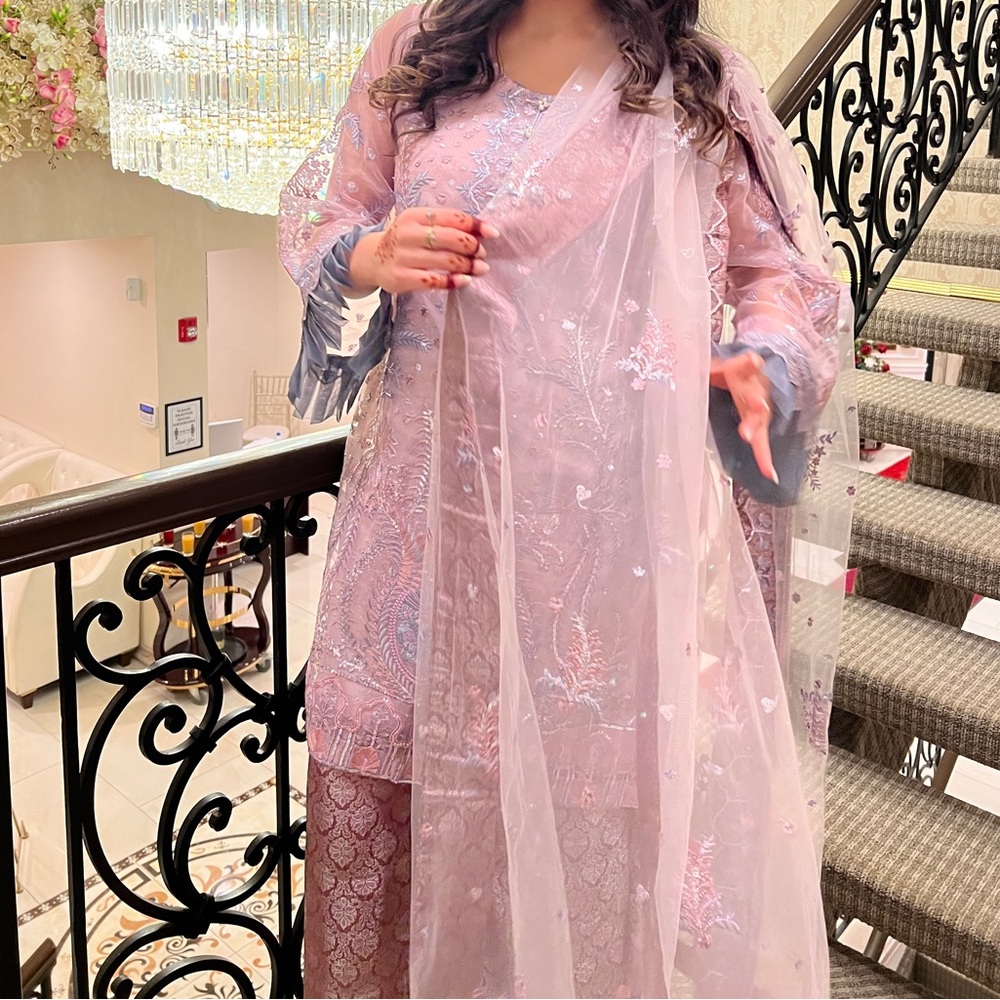 Salwar Kamees Set - Picture 2 of 10